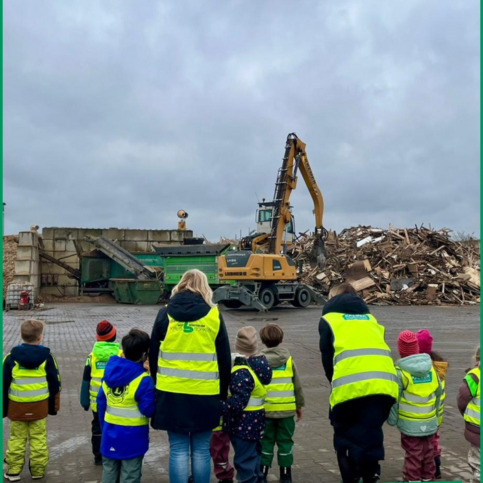 👧👦 Kleine Gäste, große Neugier! ♻️
Gestern war eine Kindergartengruppe aus Velen bei uns zu Besuch und hat sich das... 👧👦 Kleine Gäste, große Neugier! ♻️
Gestern war eine Kindergartengruppe aus Velen bei uns zu Besuch und hat sich das...