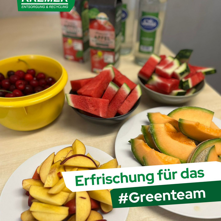 Bei den Temperaturen zählt jede Trinkpause. 🍉
Deshalb steht bei uns im Büro nicht nur Wasser bereit. Auch frische... Bei den Temperaturen zählt jede Trinkpause. 🍉
Deshalb steht bei uns im Büro nicht nur Wasser bereit. Auch frische...